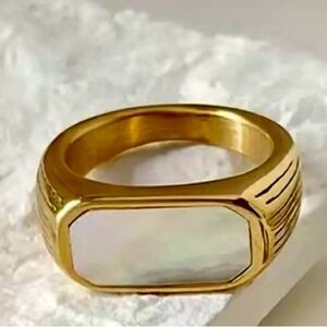 Elegant Gold and Mother of Pearl Women's Ring